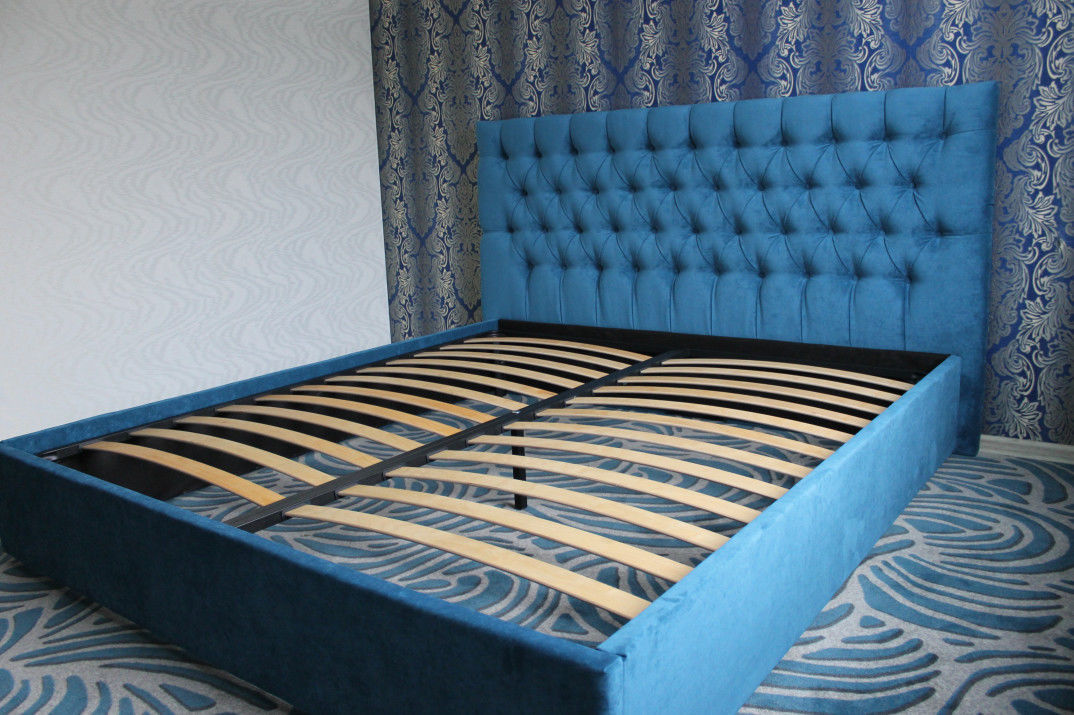 Кровать с каретной стяжкой по индивидуальному заказу