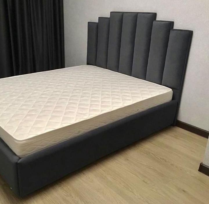 Кровать с каретной стяжкой по индивидуальному заказу